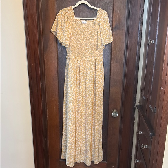 Ivy City Co Dresses & Skirts - Ivy City Co Cream Tan Pleated Tiered Sundress